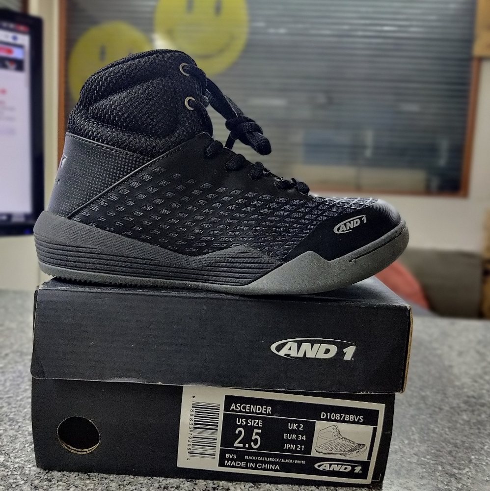 And 1 original unused basket ball shoes for kids - Picture 1 of 5